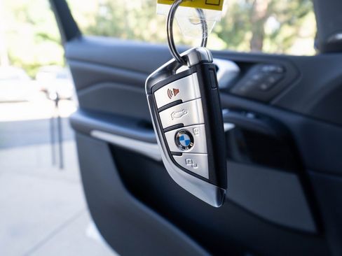 Used 2020 BMW X7 M50i w/ Dynamic Handling Package image 32