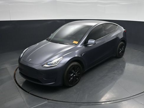 Used 2023 Tesla Model Y Long Range AWD/4WD image 28