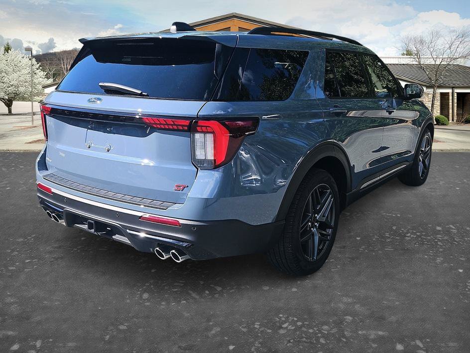 Used 2025 Ford Explorer ST AWD/4WD image 5