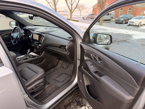 Used 2023 Chevrolet Traverse Premier w/ Redline Edition image 16