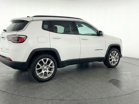 Used 2025 Jeep Compass Limited image 9