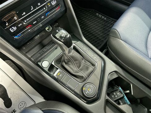 Certified 2025 Volkswagen Taos SEL image 24