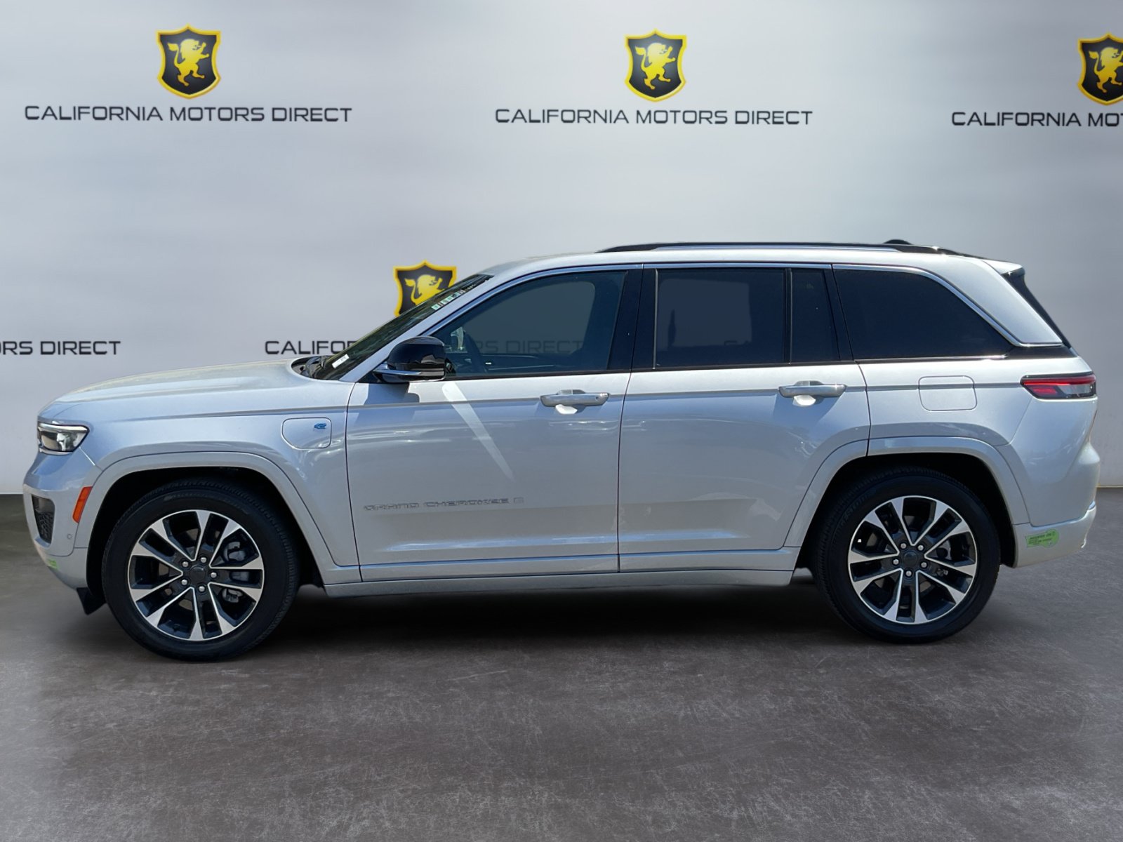Used 2023 Jeep Grand Cherokee Overland w/ Advanced Protech Group III AWD/4WD image 8