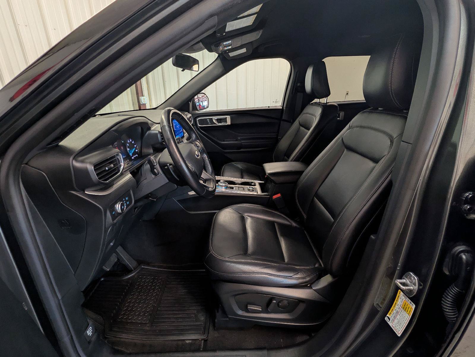 Used 2020 Ford Explorer XLT w/ Equipment Group 202A AWD/4WD image 16