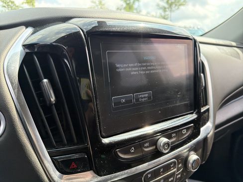 Used 2018 Chevrolet Traverse LT FWD image 16