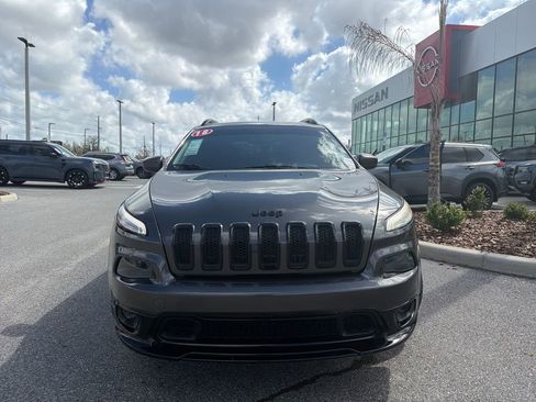 Used 2018 Jeep Cherokee Latitude image 2