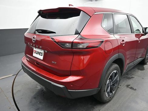 Used 2025 Nissan Rogue SV AWD/4WD image 15