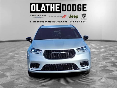 New 2026 Chrysler Pacifica Limited w/ S Appearance Package image 29