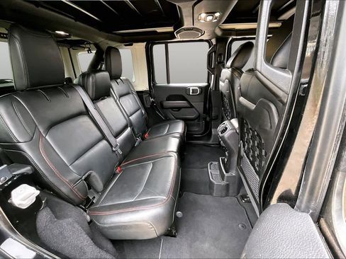 Used 2022 Jeep Wrangler Unlimited Rubicon w/ Cold Weather Group AWD/4WD image 32