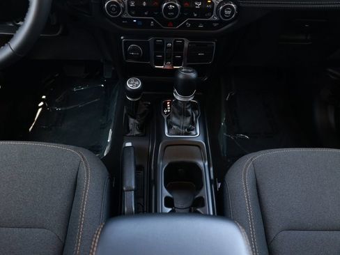 Used 2025 Jeep Wrangler Unlimited Sahara w/ Safety Group AWD/4WD image 30