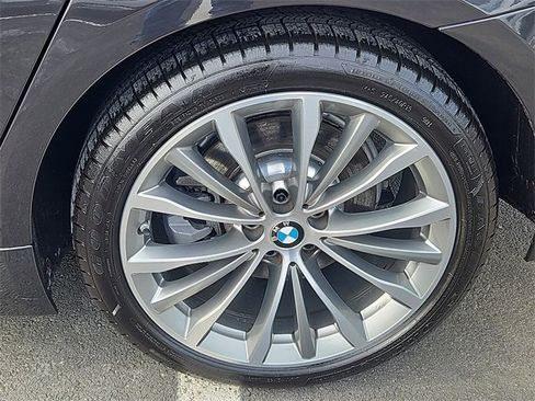 Used 2022 BMW 530i xDrive w/ Premium Package image 7