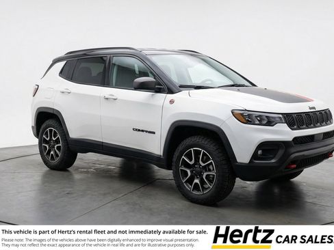 Used 2025 Jeep Compass Trailhawk image 1