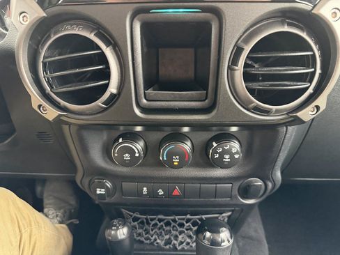 Used 2017 Jeep Wrangler Unlimited Sport AWD/4WD image 35
