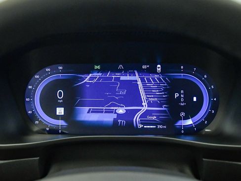 Certified 2025 Volvo XC40 B5 Ultra w/ Climate Package image 27