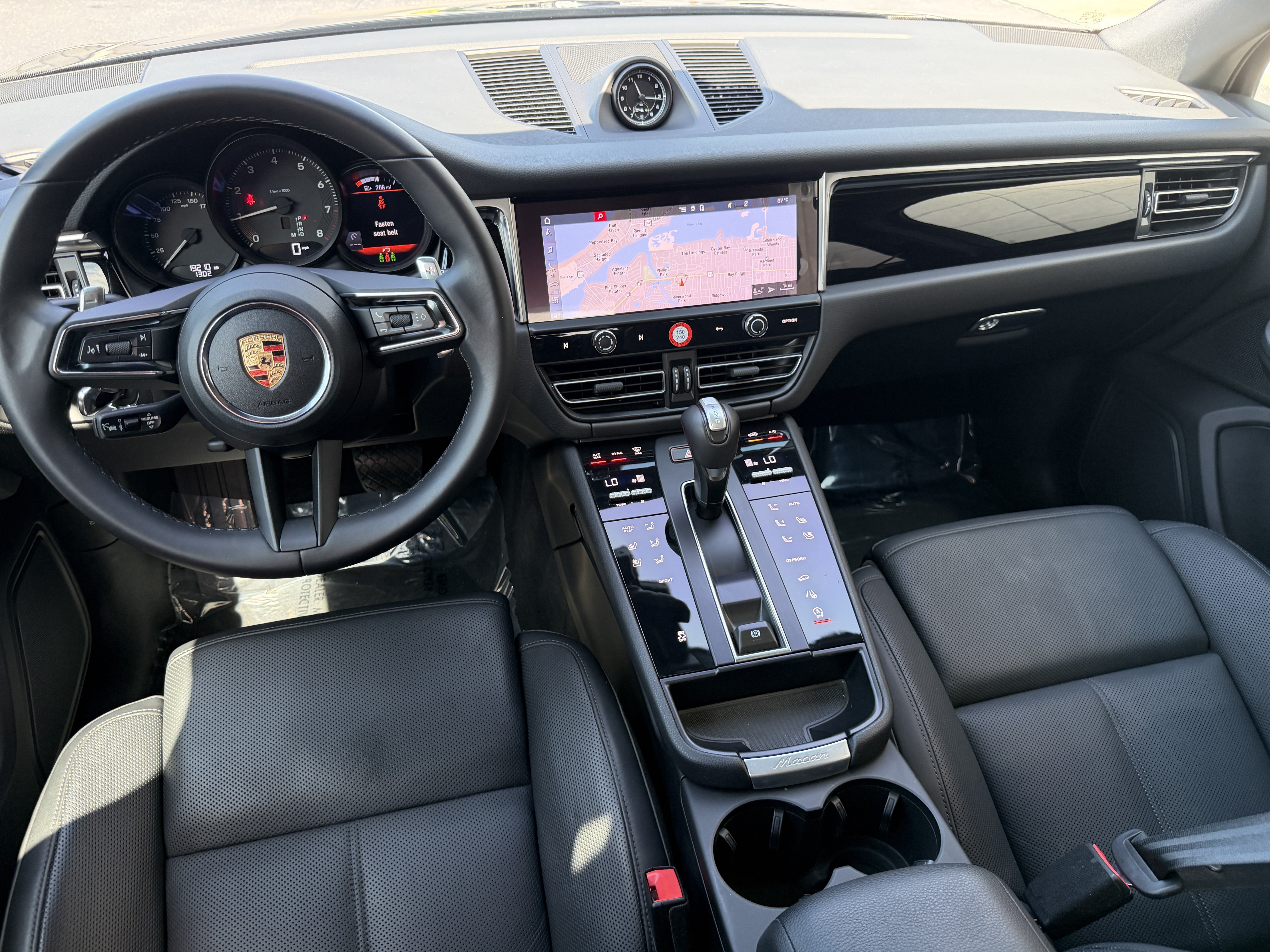 Certified 2024 Porsche Macan AWD/4WD image 15