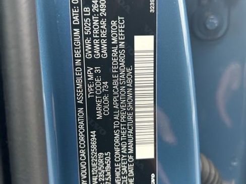 Certified 2025 Volvo XC40 B5 Plus image 29