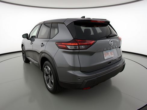 Used 2025 Nissan Rogue SV image 6