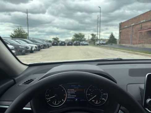 Used 2025 Nissan Altima 2.5 SV FWD image 33