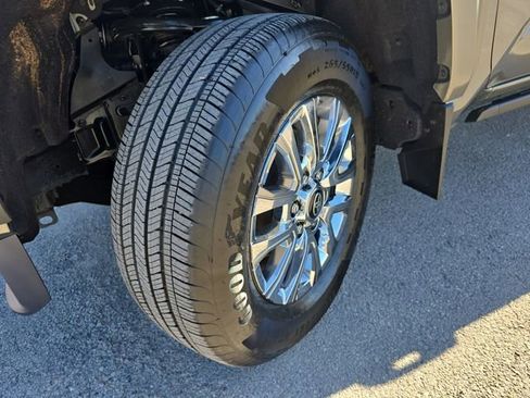 Used 2025 Toyota Tacoma Limited image 32