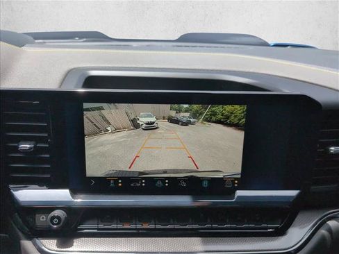 Used 2022 Chevrolet Silverado 1500 ZR2 w/ Technology Package AWD/4WD image 12