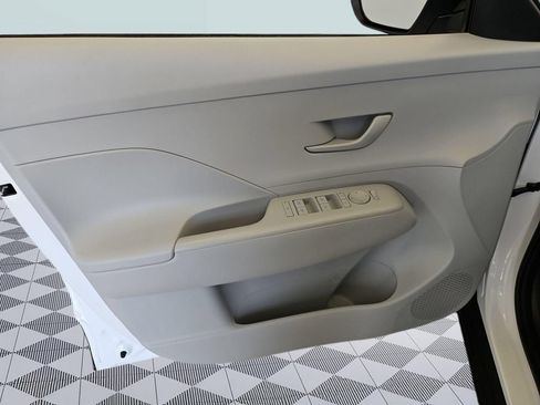 Certified 2025 Hyundai Kona SEL AWD/4WD image 10