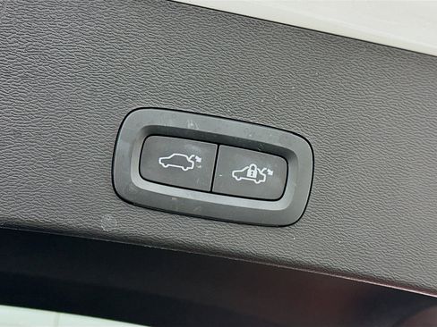 Used 2023 Volvo XC40 B5 Plus w/ Driver Assist Package image 32