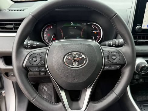 Used 2025 Toyota RAV4 XLE Premium FWD image 11