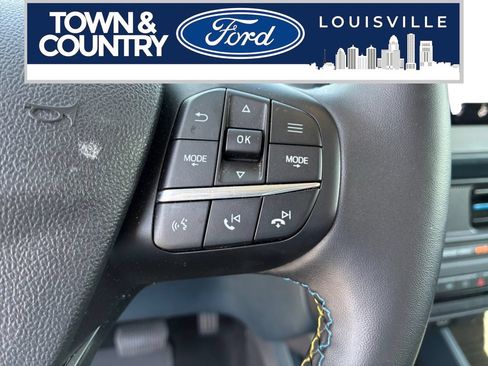 Used 2025 Ford Maverick Lobo AWD/4WD image 16