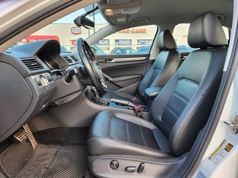 Used 2018 Volkswagen Passat 2.0T R-Line FWD image 11