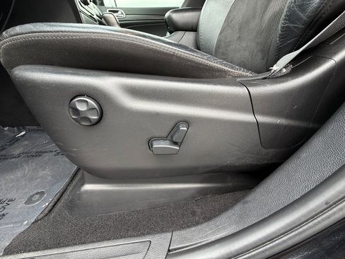 Used 2020 Jeep Grand Cherokee Altitude image 16