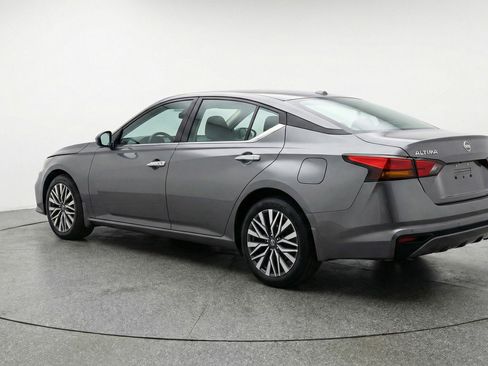 Used 2025 Nissan Altima 2.5 SV FWD image 6
