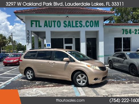 Used 2012 Toyota Sienna LE FWD image 1