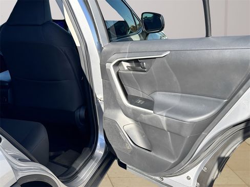 Used 2023 Toyota RAV4 LE image 27