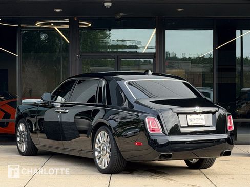 Used 2023 Rolls-Royce Phantom Extended Wheelbase RWD image 2
