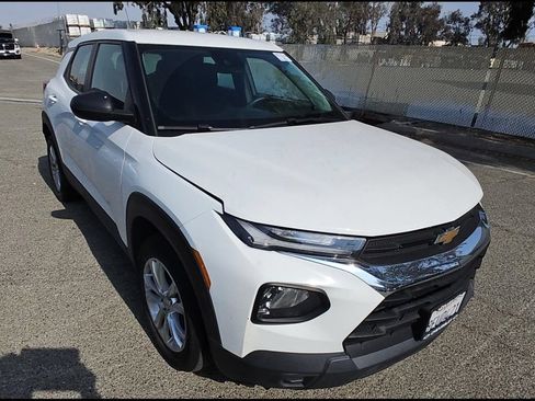 Used 2023 Chevrolet TrailBlazer LS FWD image 2