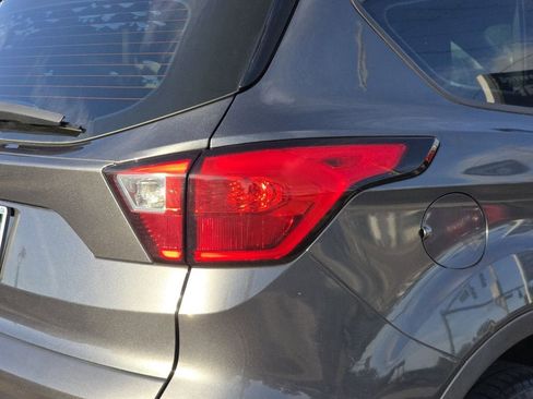 Used 2019 Ford Escape S image 8