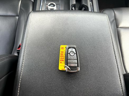 Used 2023 Ford Expedition Max XLT image 27