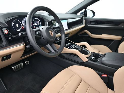 Certified 2025 Porsche Cayenne Coupe AWD/4WD image 4