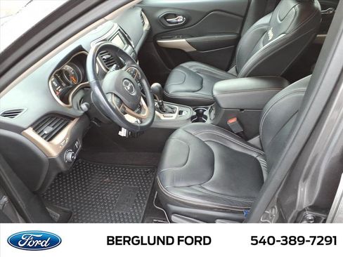 Used 2018 Jeep Cherokee Latitude w/ Altitude Package image 12