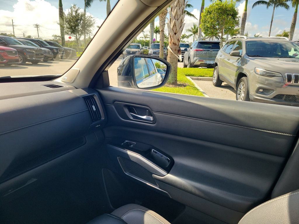 Certified 2023 Nissan Pathfinder SL w/ SL Premium Package FWD image 14
