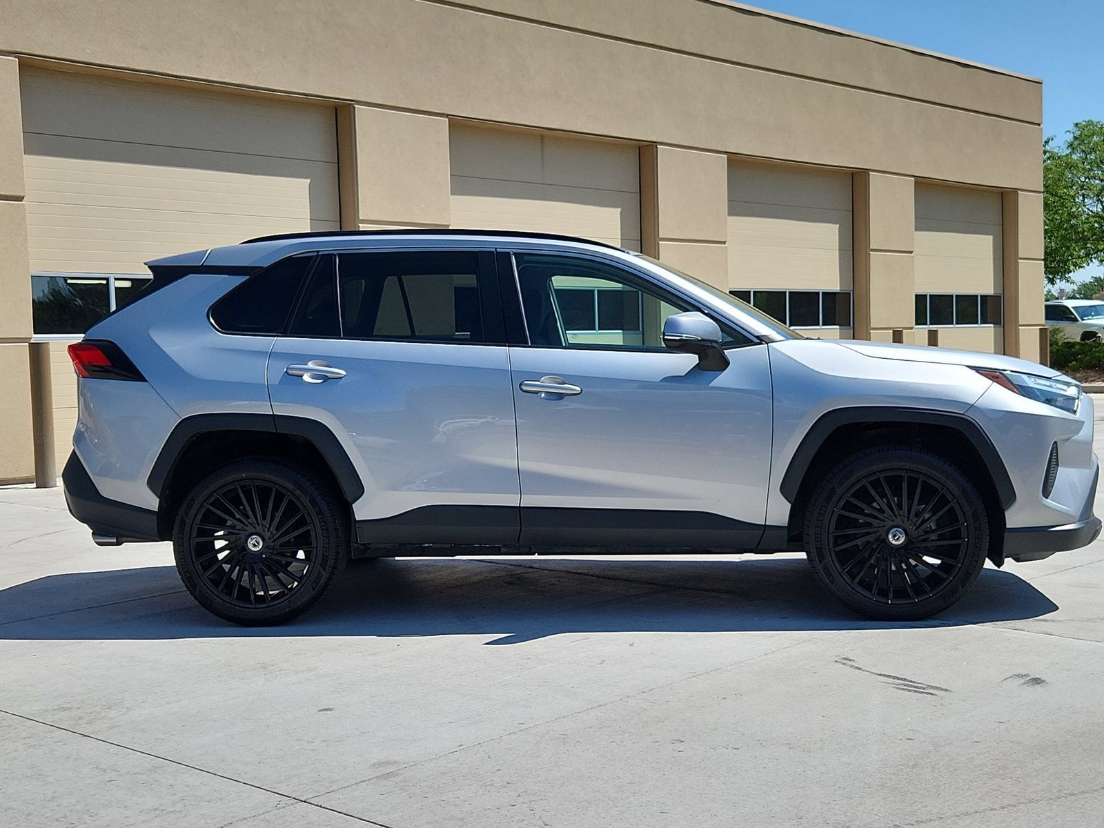 Used 2024 Toyota RAV4 XLE AWD/4WD image 6