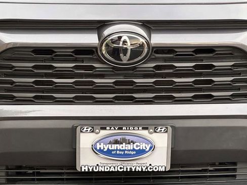 Used 2023 Toyota RAV4 LE AWD/4WD image 11