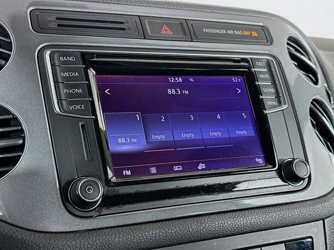 Used 2017 Volkswagen Tiguan S image 21