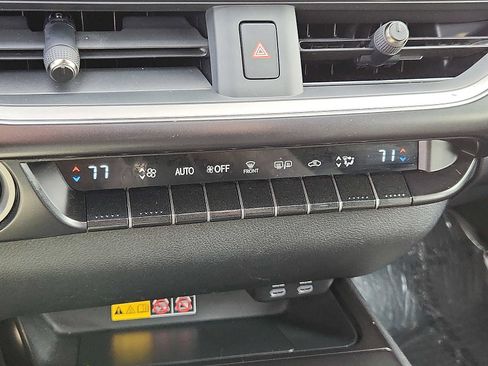 Used 2024 Lexus UX 250h Premium image 15