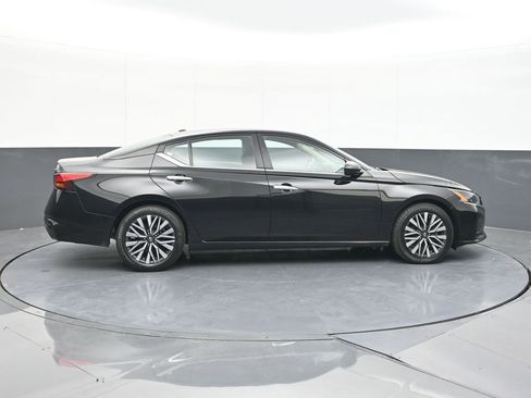 Used 2024 Nissan Altima 2.5 SV image 13