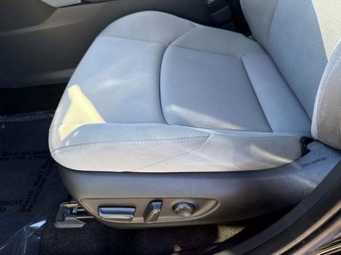 Used 2022 Toyota Venza image 20