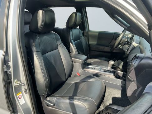 Used 2019 Toyota Tacoma SR5 image 16