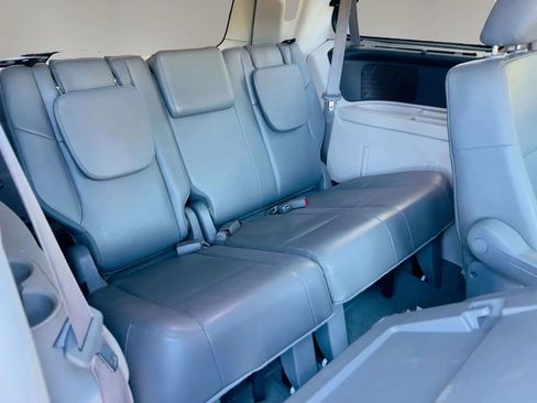 Used 2014 Volkswagen Routan SE FWD image 15