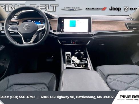 Used 2025 Volkswagen Atlas SE image 13