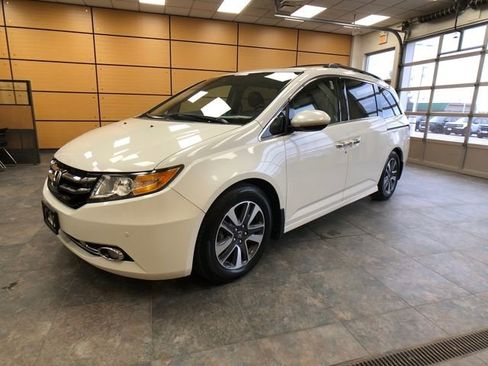 Used 2017 Honda Odyssey Touring image 3